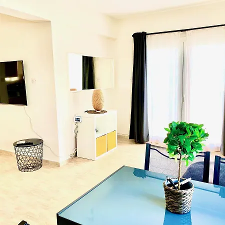 Апартаменты Chrysland 2 Bedroom In Heart Of Айя-Напа