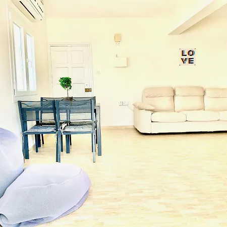 Chrysland 2 Bedroom In Heart Of Apartment *